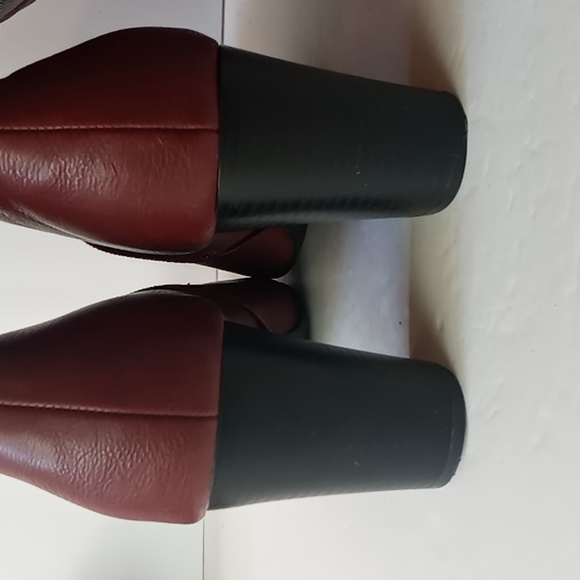 Tall Boots with Tassels and Side Zipper - Picture 5 of 7